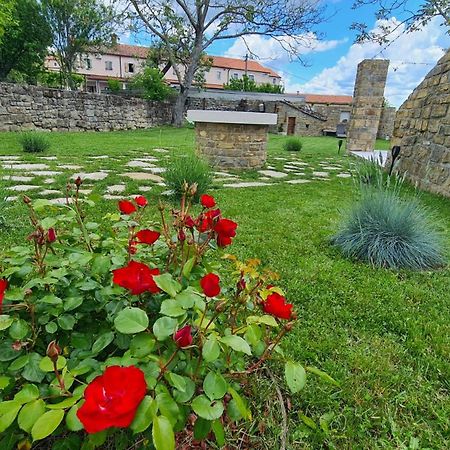 Hisa Kapis With Hot Tube Apartment Koper Exterior foto