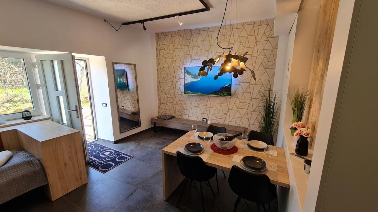 Hisa Kapis With Hot Tube Apartment Koper Exterior foto