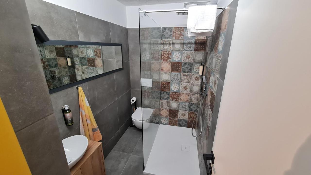 Hisa Kapis With Hot Tube Apartment Koper Exterior foto