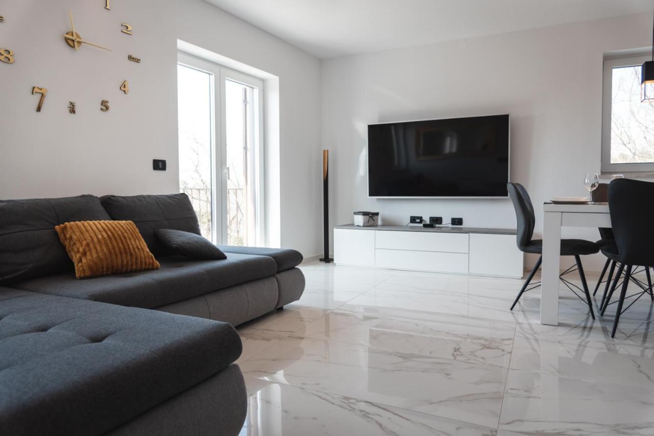 Hisa Kapis With Hot Tube Apartment Koper Exterior foto