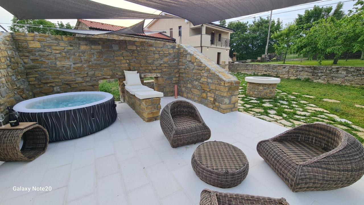 Hisa Kapis With Hot Tube Apartment Koper Exterior foto