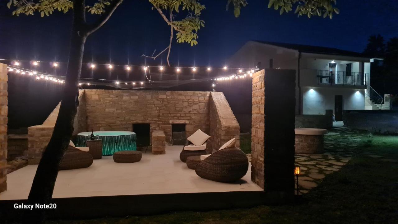 Hisa Kapis With Hot Tube Apartment Koper Exterior foto